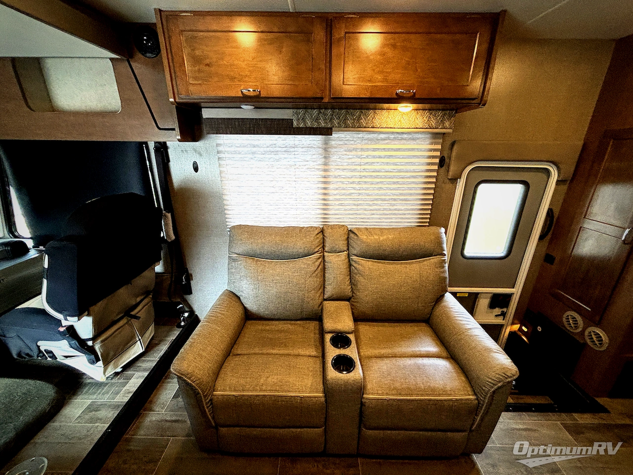 2019 Winnebago Intent 31P Photo 10