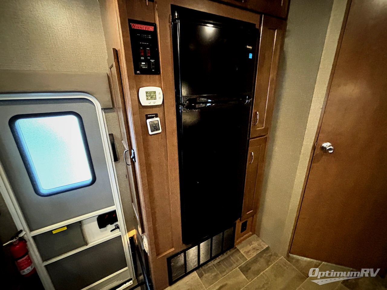 2019 Winnebago Intent 31P Photo 13
