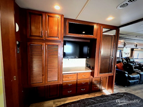 2012 Fleetwood Bounder 35K RV Photo 4