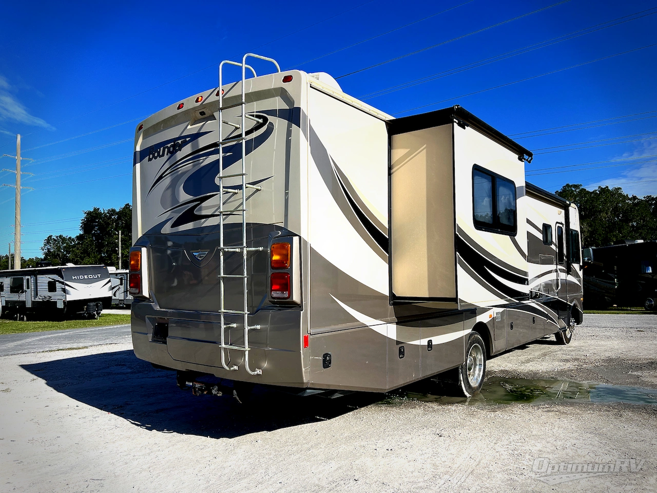 2012 Fleetwood Bounder 35K Photo 3
