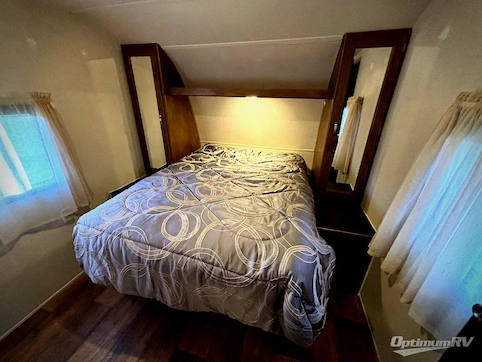 2017 Forest River Wildwood 27REI RV Photo 3