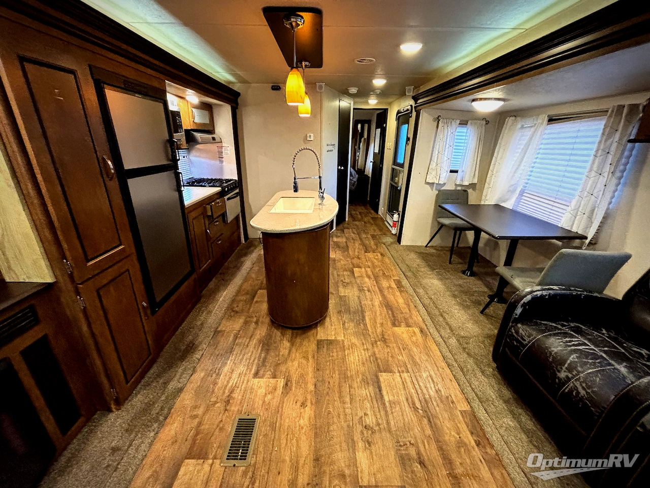 2017 Forest River Wildwood 27REI Photo 4