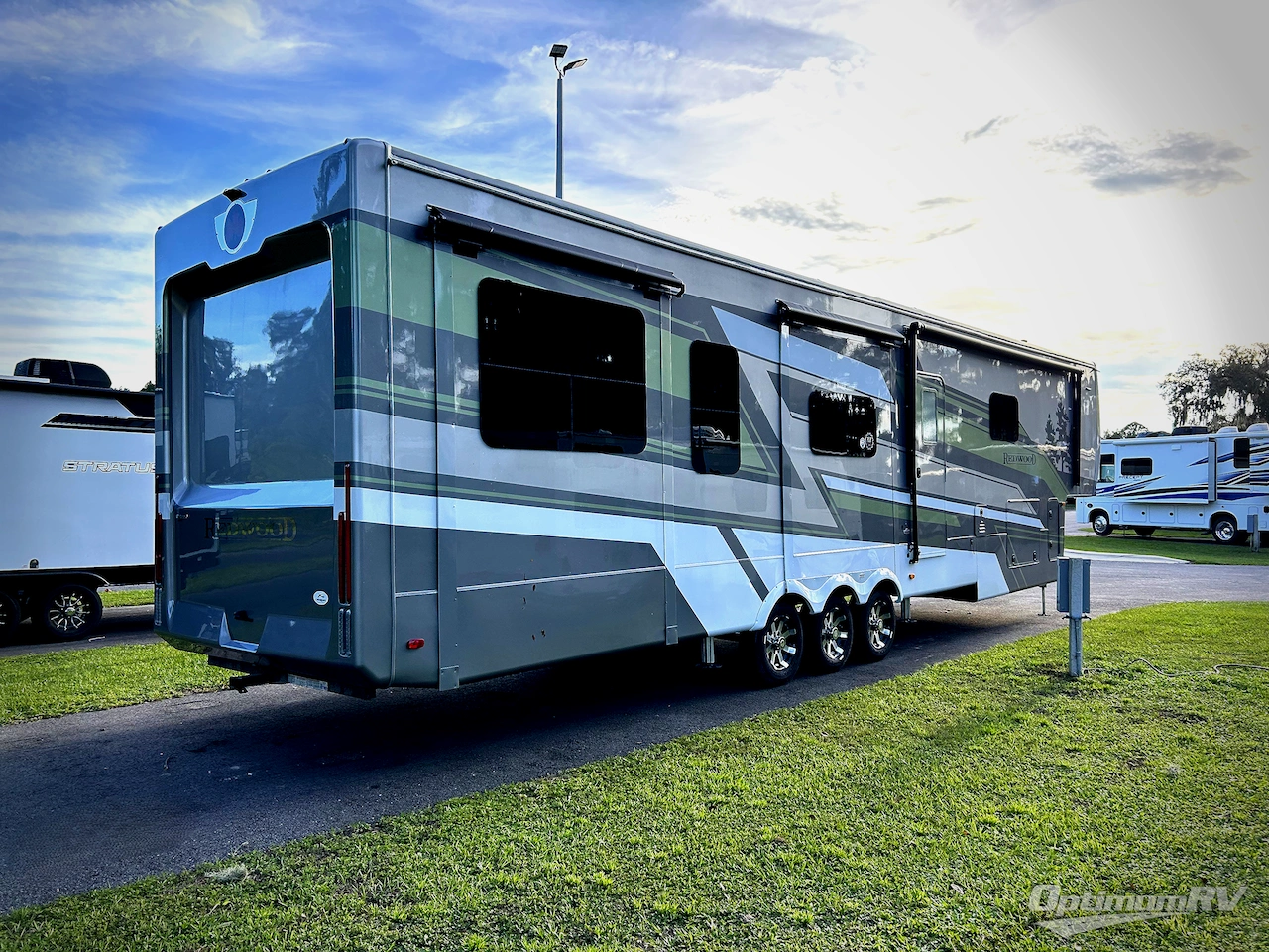 2025 Redwood Redwood 415RD Photo 2