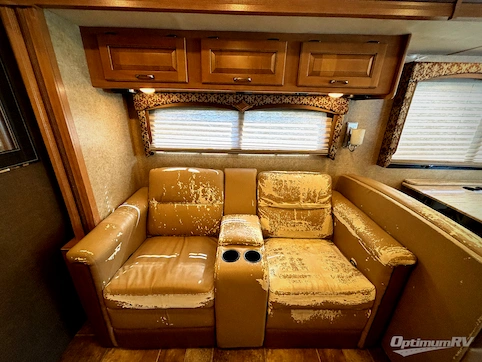 2016 Thor Hurricane 35C RV Photo 3