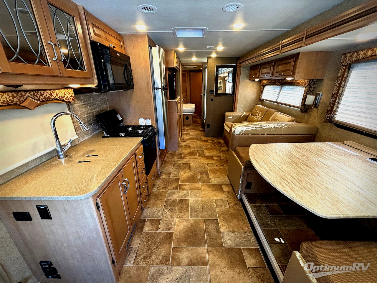 2016 Thor Hurricane 35C Photo 3