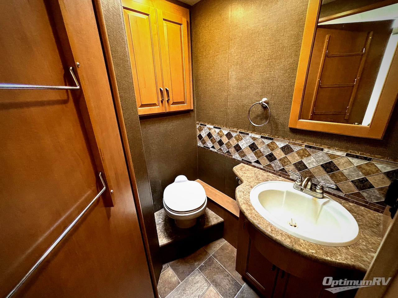 2016 Thor Hurricane 35C Photo 14