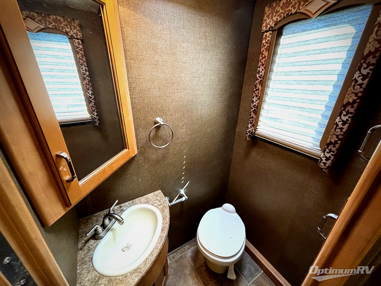 2016 Thor Hurricane 35C Photo 19