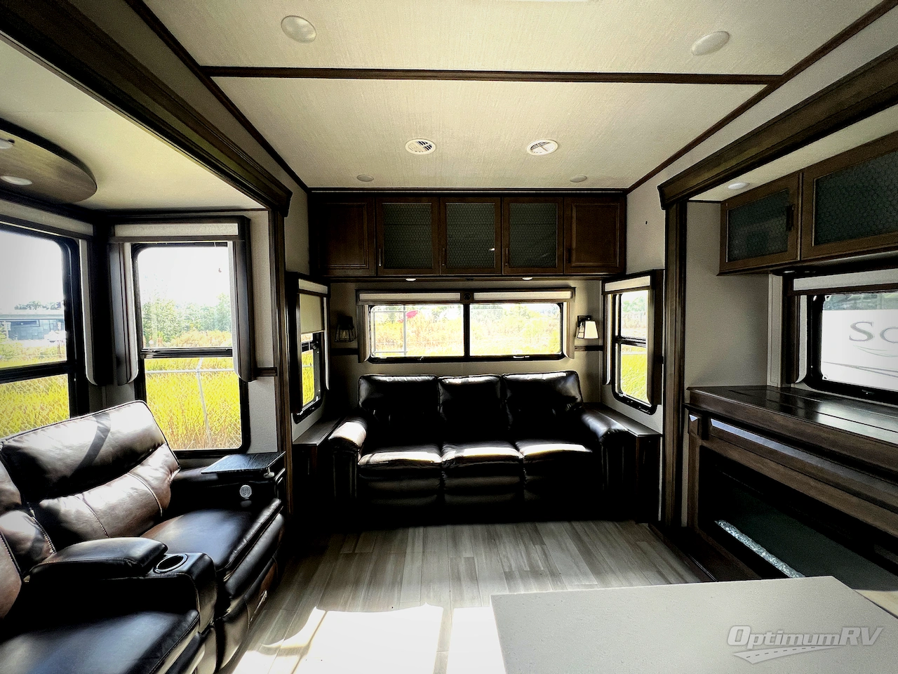 2021 Grand Design Solitude 373FB Photo 6