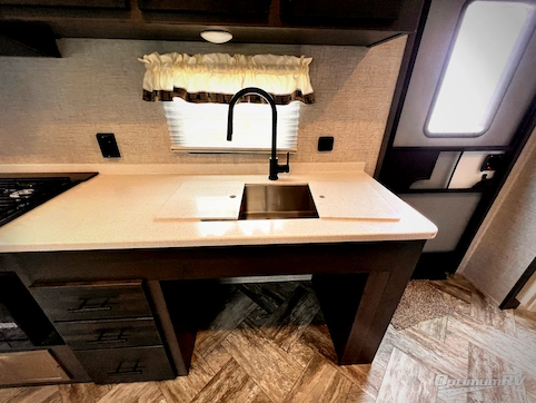 2025 HL Enterprise Hy-Line Premier HY38 RV Photo 4