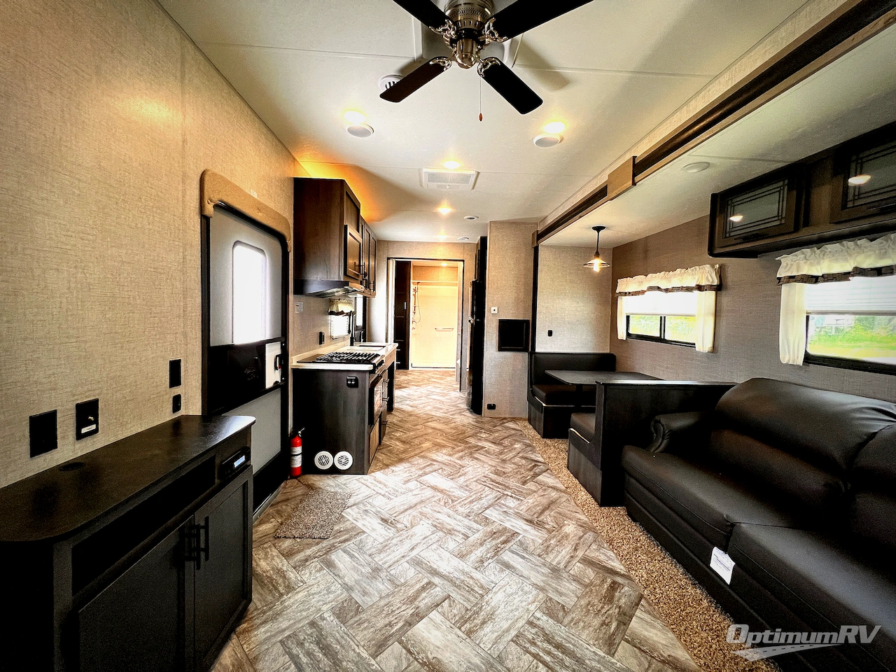 2025 HL Enterprise Hy-Line Premier HY38 Photo 4