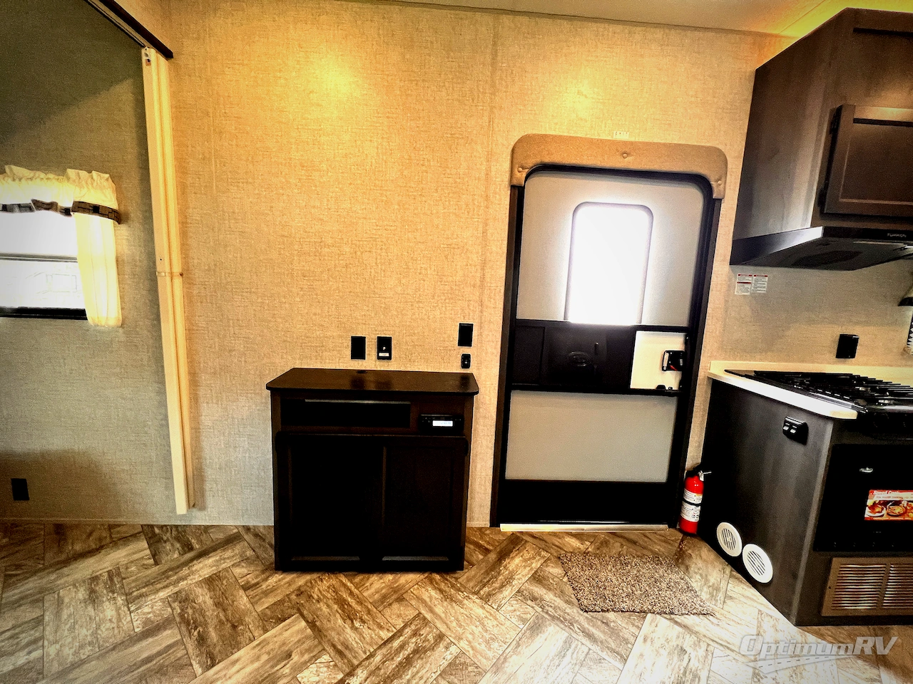 2025 HL Enterprise Hy-Line Premier HY38 Photo 7