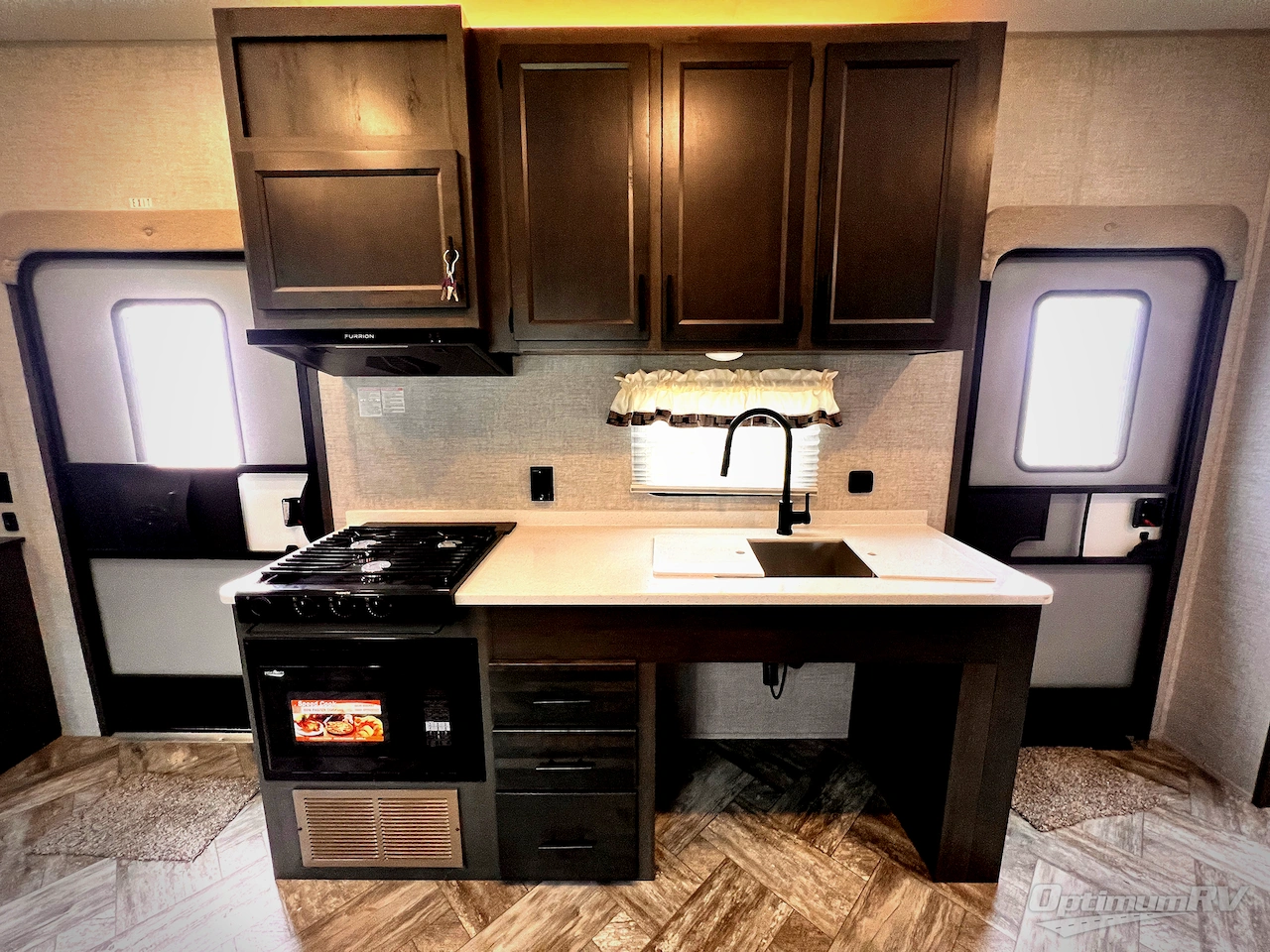 2025 HL Enterprise Hy-Line Premier HY38 Photo 9