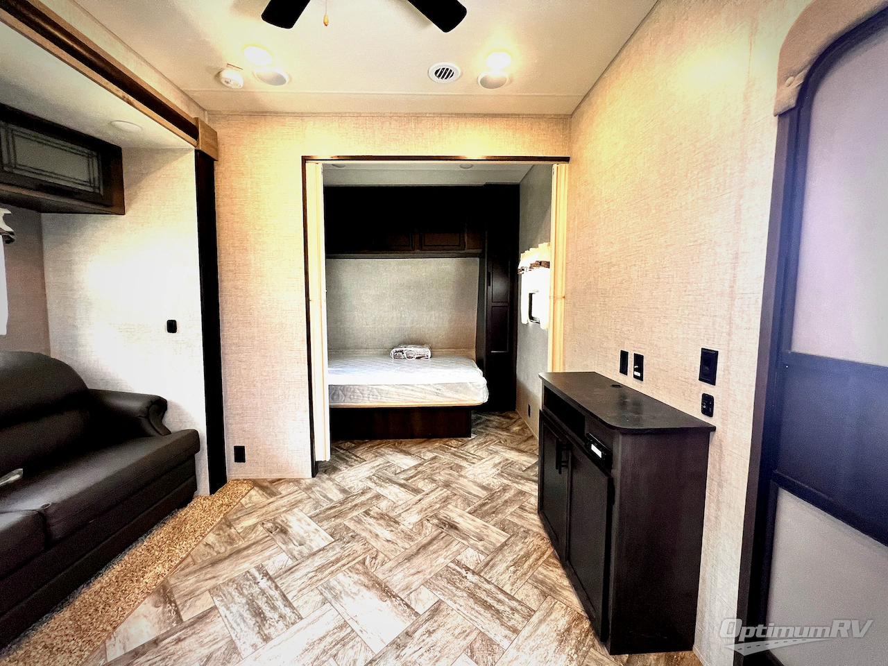 2025 HL Enterprise Hy-Line Premier HY38 Photo 14