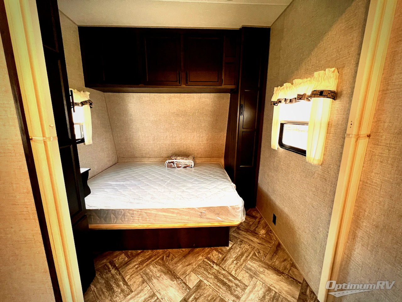 2025 HL Enterprise Hy-Line Premier HY38 Photo 15