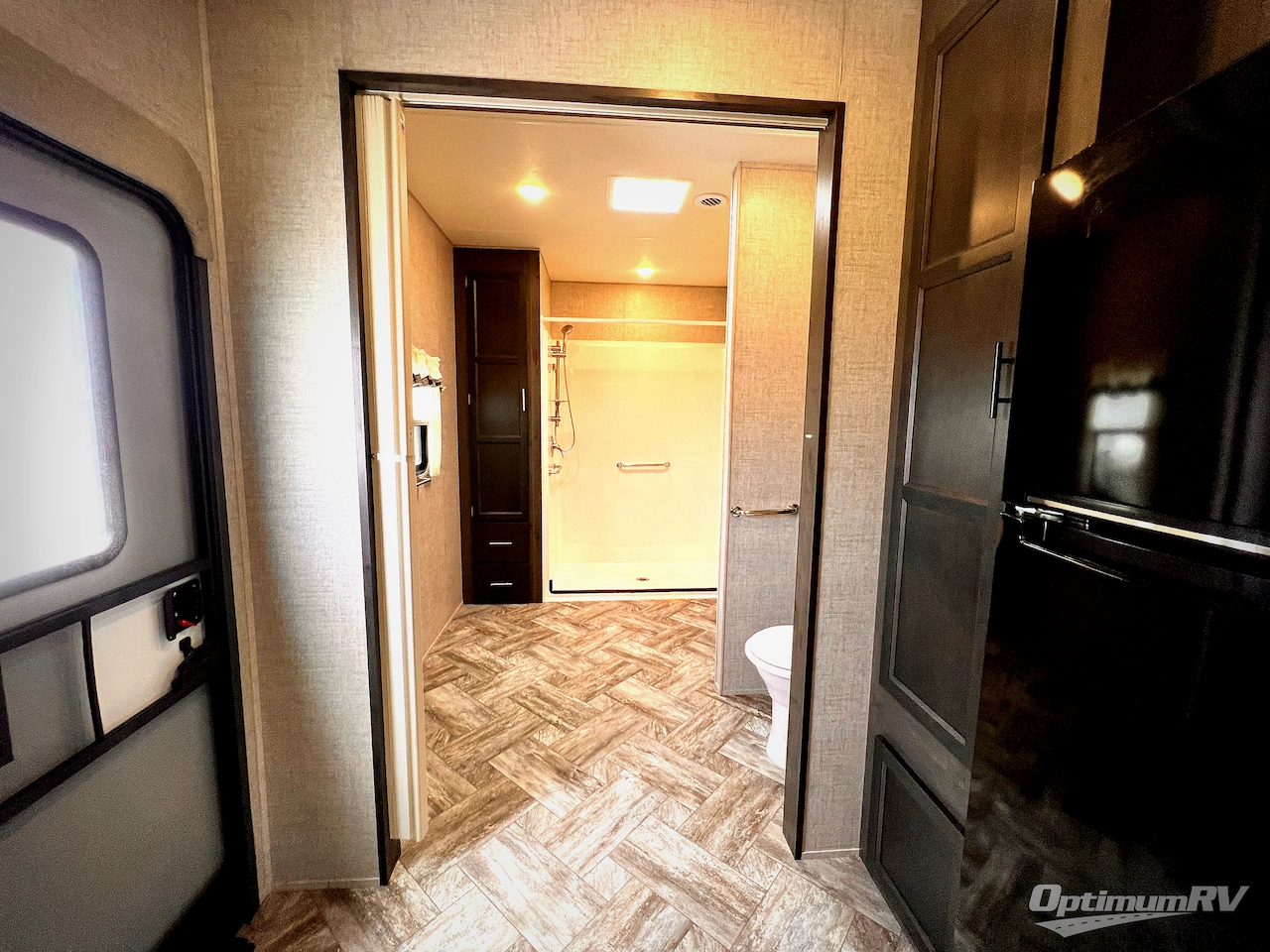 2025 HL Enterprise Hy-Line Premier HY38 Photo 16