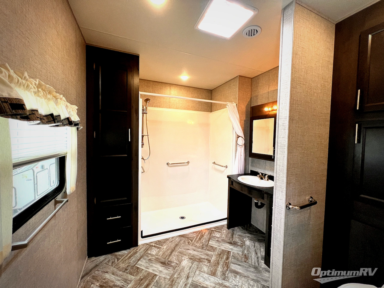 2025 HL Enterprise Hy-Line Premier HY38 Photo 17
