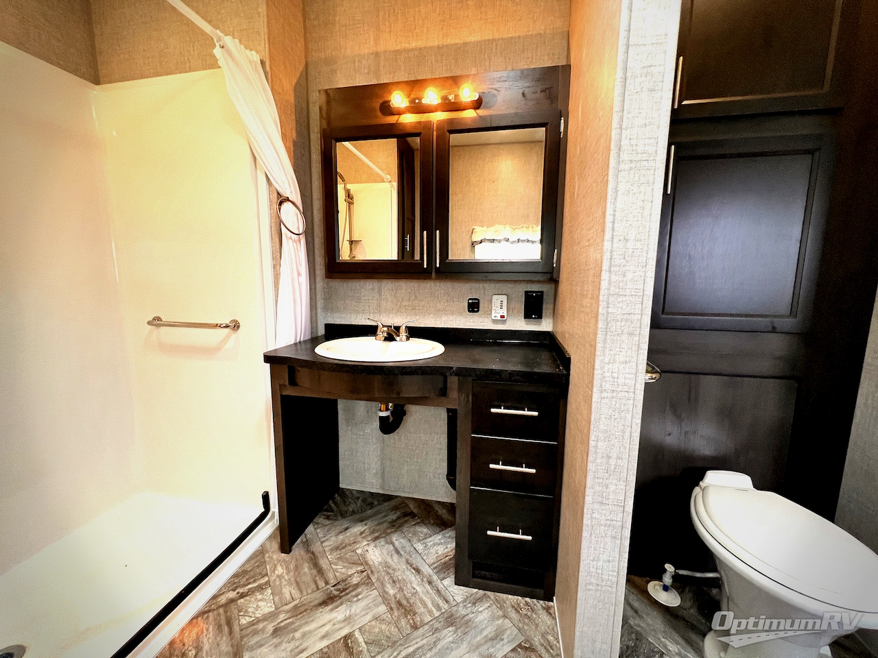 2025 HL Enterprise Hy-Line Premier HY38 Photo 18