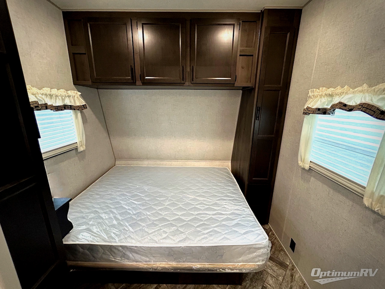 2025 HL Enterprise Hy-Line Premier HY38 Photo 7
