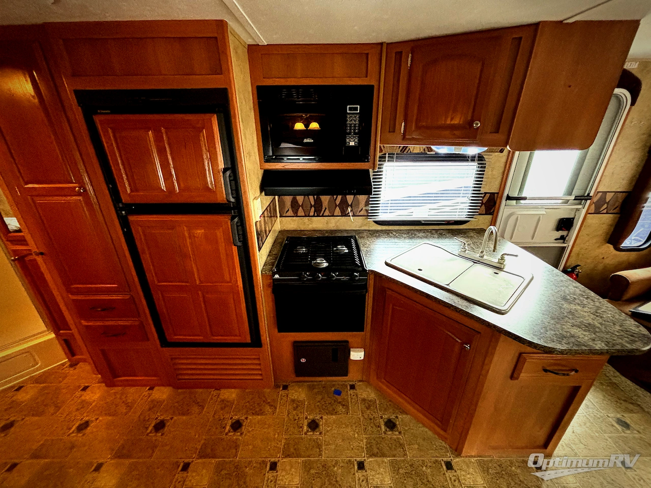 2010 Keystone Cougar X-Lite 27RLS Photo 9