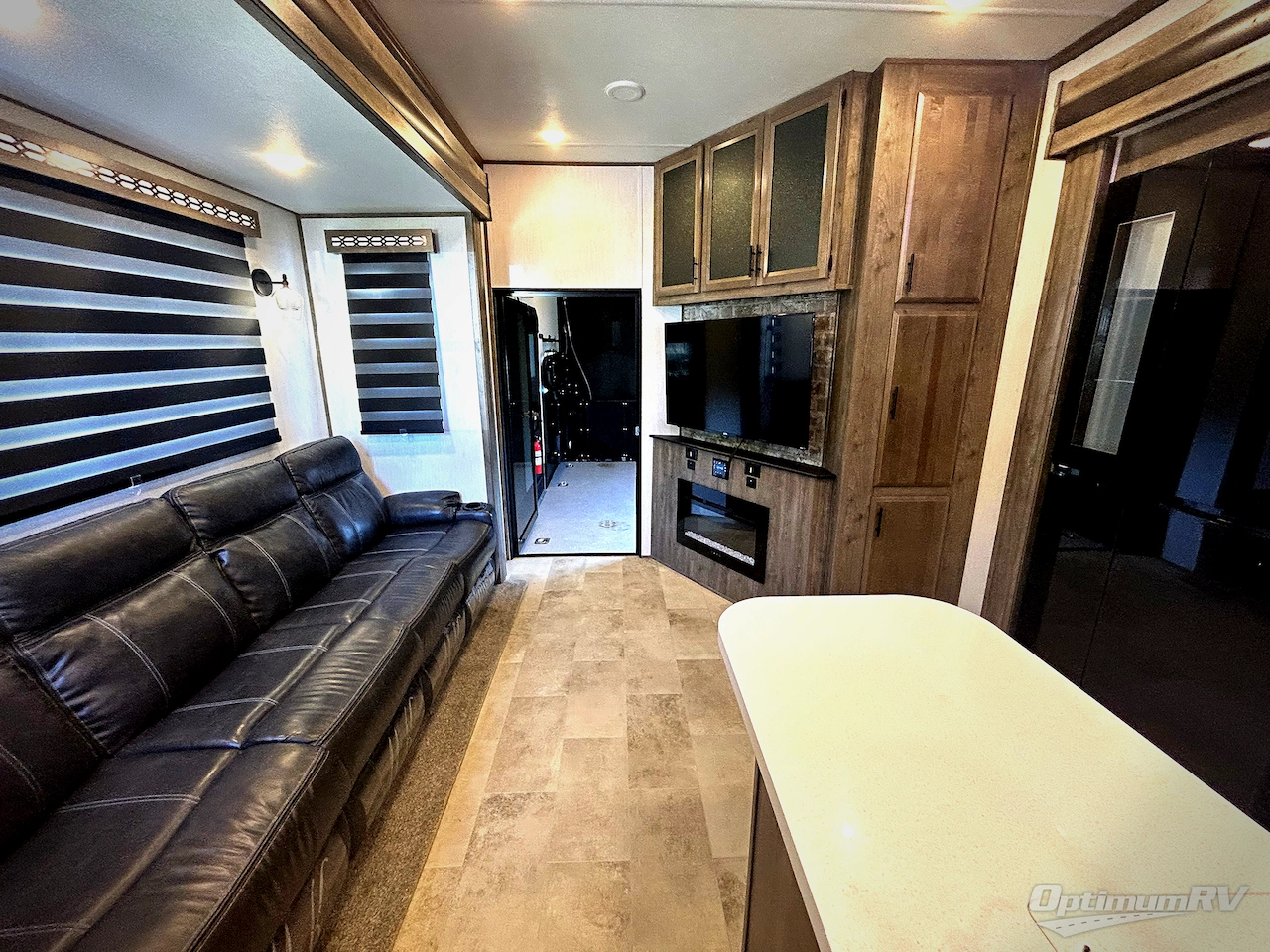 2021 Forest River Vengeance Rogue Armored VGF351G2 Photo 4