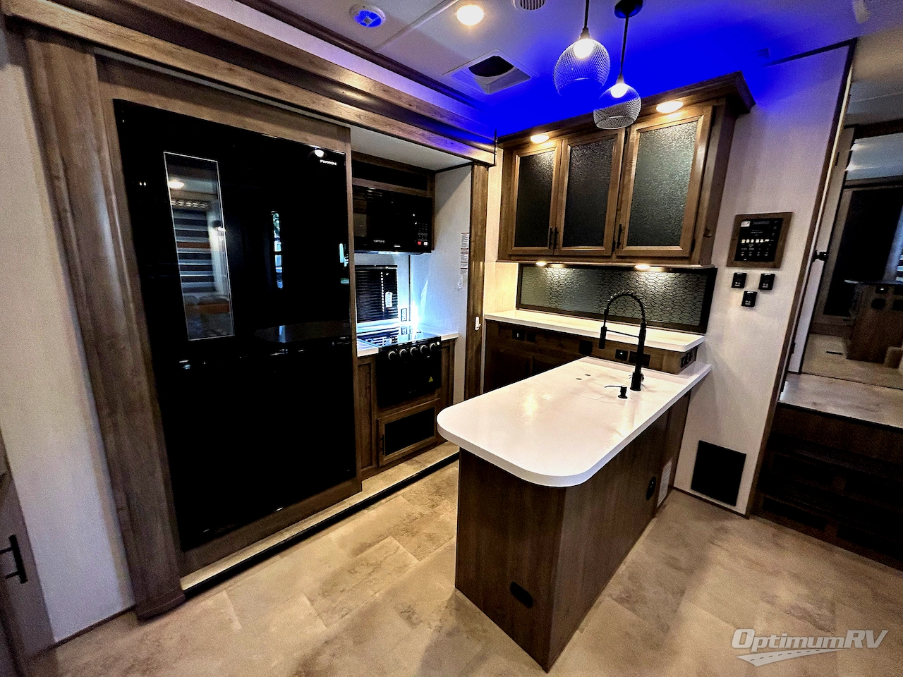 2021 Forest River Vengeance Rogue Armored VGF351G2 Photo 6