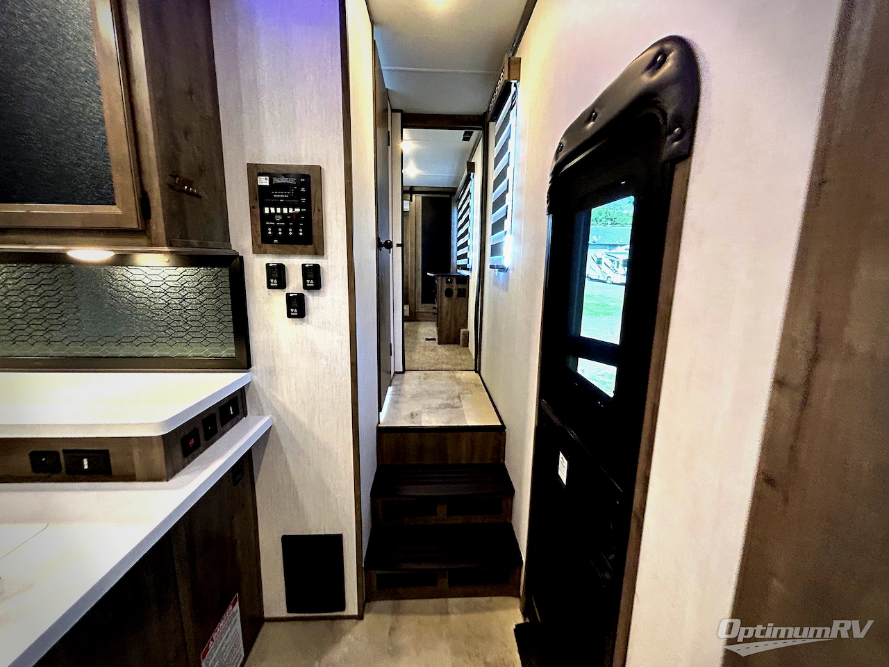 2021 Forest River Vengeance Rogue Armored VGF351G2 Photo 7