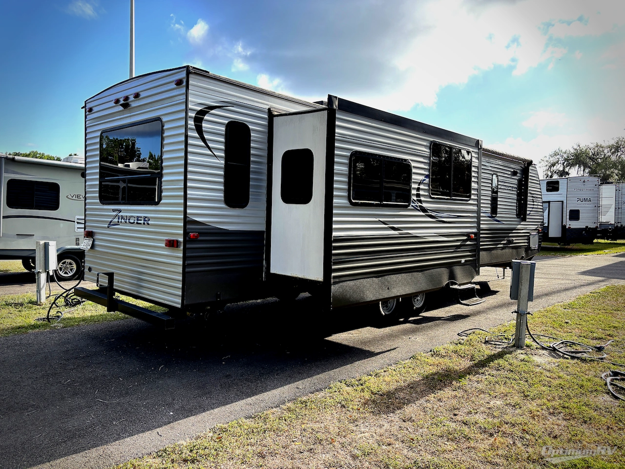 2018 CrossRoads Zinger ZR34RS Photo 2
