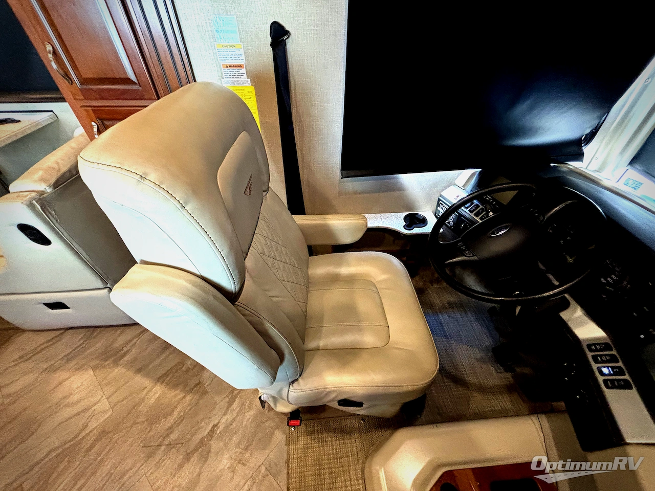 2016 Fleetwood Bounder 35K Photo 7