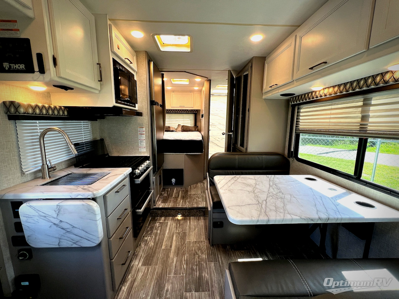 2024 Thor Geneva 22VT Photo 6