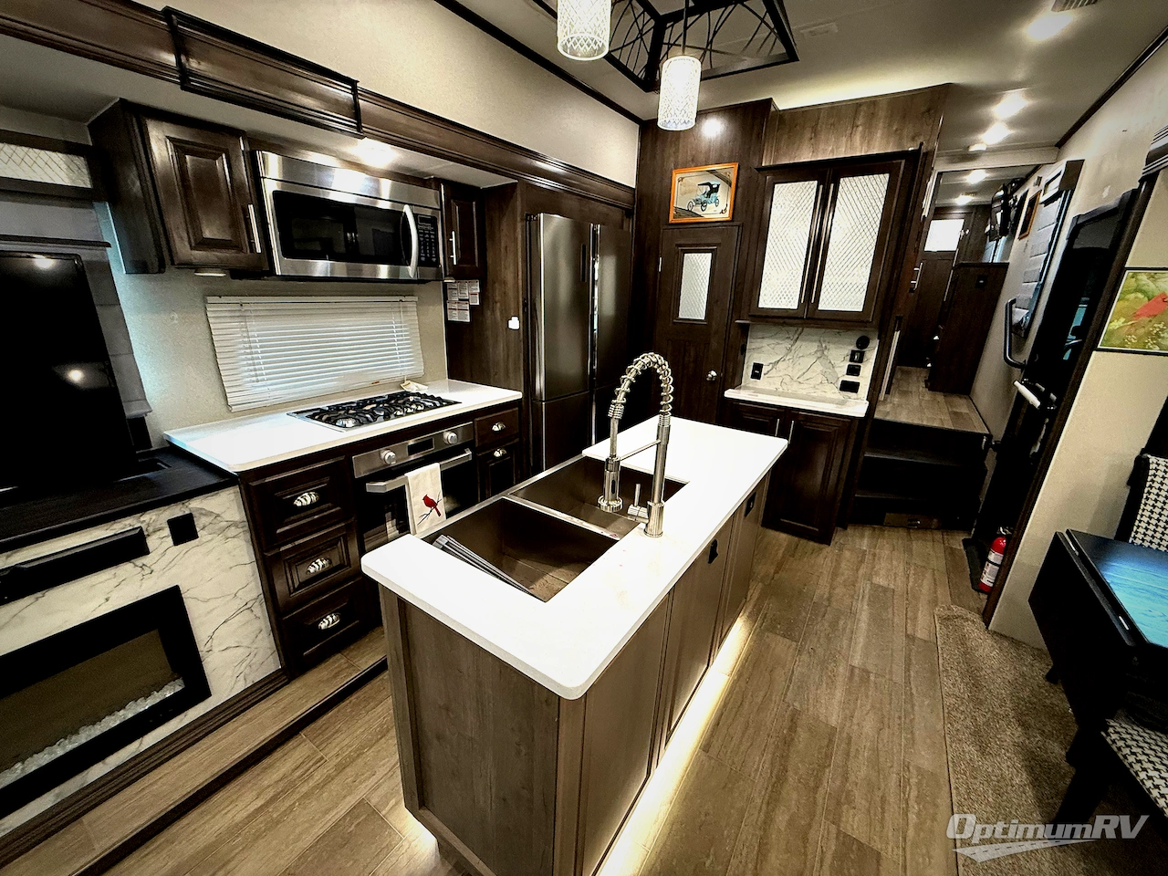 2020 Forest River Cardinal Luxury 335RLX Photo 8