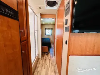 2018 Winnebago Vista 32YE RV Photo 3