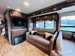 2017 Thor Challenger 37TB RV Photo 2