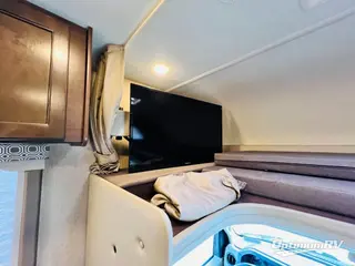 2019 Thor Four Winds 28A RV Photo 2