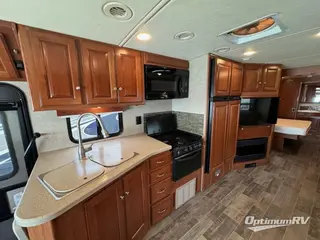 2019 Winnebago Vista LX 35F RV Photo 2