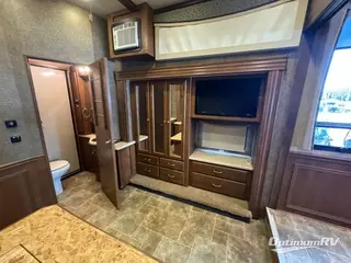 2015 Thor Outlaw 38RE RV Photo 3