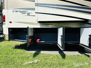 2016 Newmar Canyon Star 3710 RV Photo 4