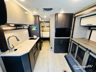 2018 Thor Gemini 24TX RV Photo 2