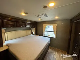 2017 Thor Miramar 34.3 RV Photo 4