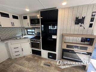 2025 Palomino Puma 337BH RV Photo 4