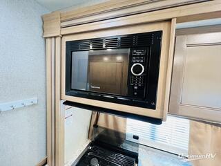 2020 Thor Chateau 28Z RV Photo 4