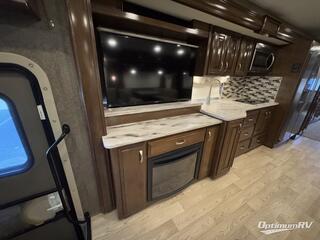 2018 Thor Challenger 37FH RV Photo 3