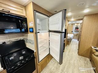 2019 Four Winds Hurricane 35M RV Photo 3