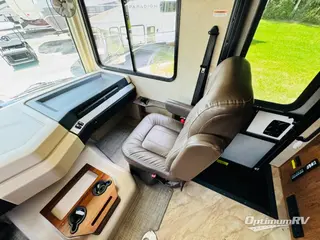 2017 Fleetwood Bounder 35K RV Photo 3