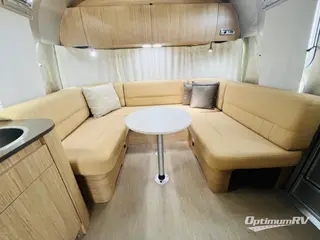 2019 Airstream Flying Cloud 26RB RV Photo 2