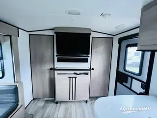 2021 Cruiser Radiance Ultra Lite 25BH RV Photo 2