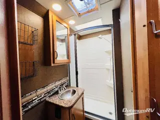 2017 Thor Four Winds 26B RV Photo 4