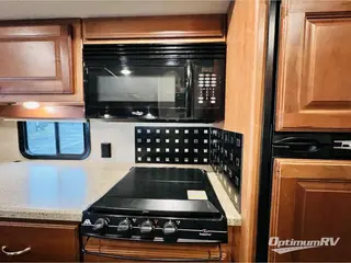 2017 Winnebago Vista LX 27N RV Photo 3