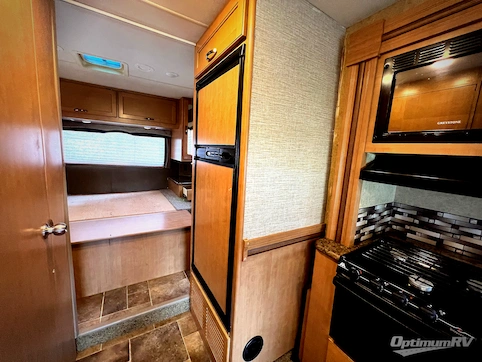 2017 Thor Chateau 28Z RV Photo 4