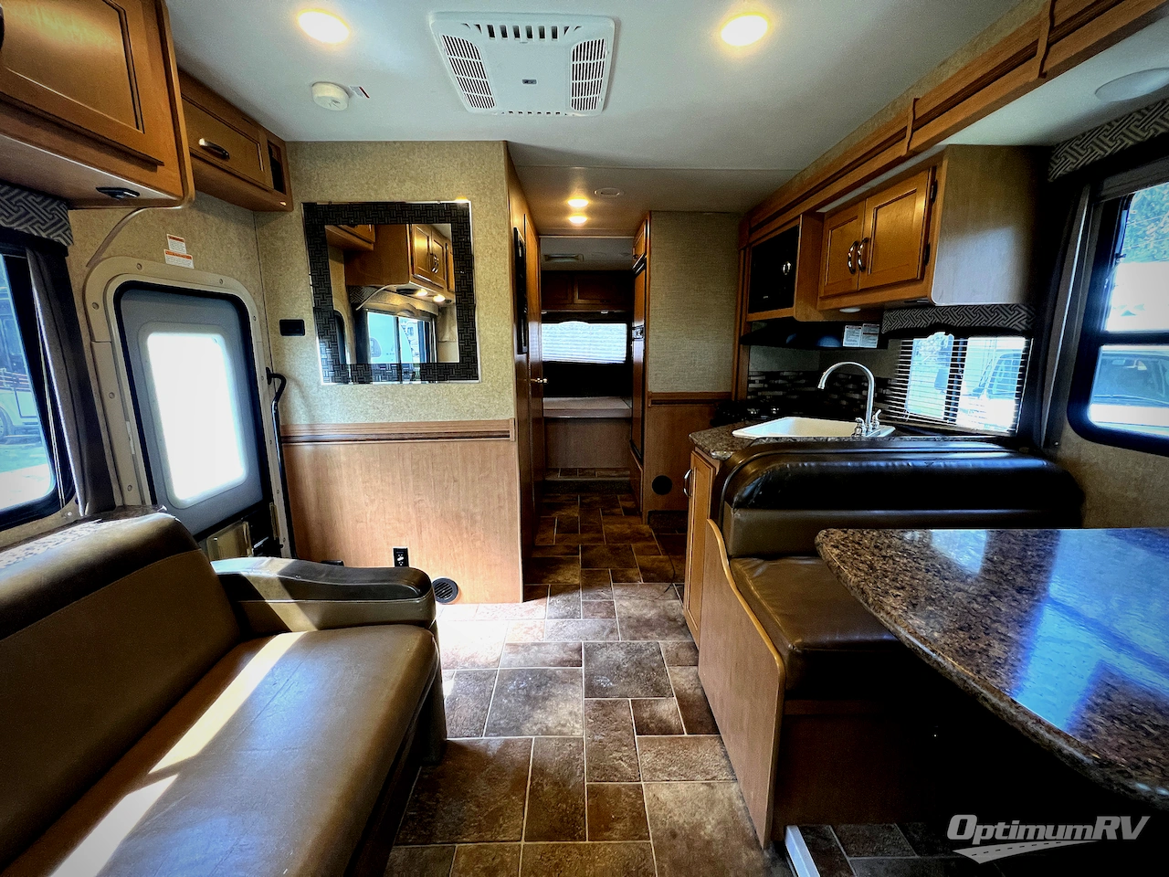 2017 Thor Chateau 28Z Photo 4