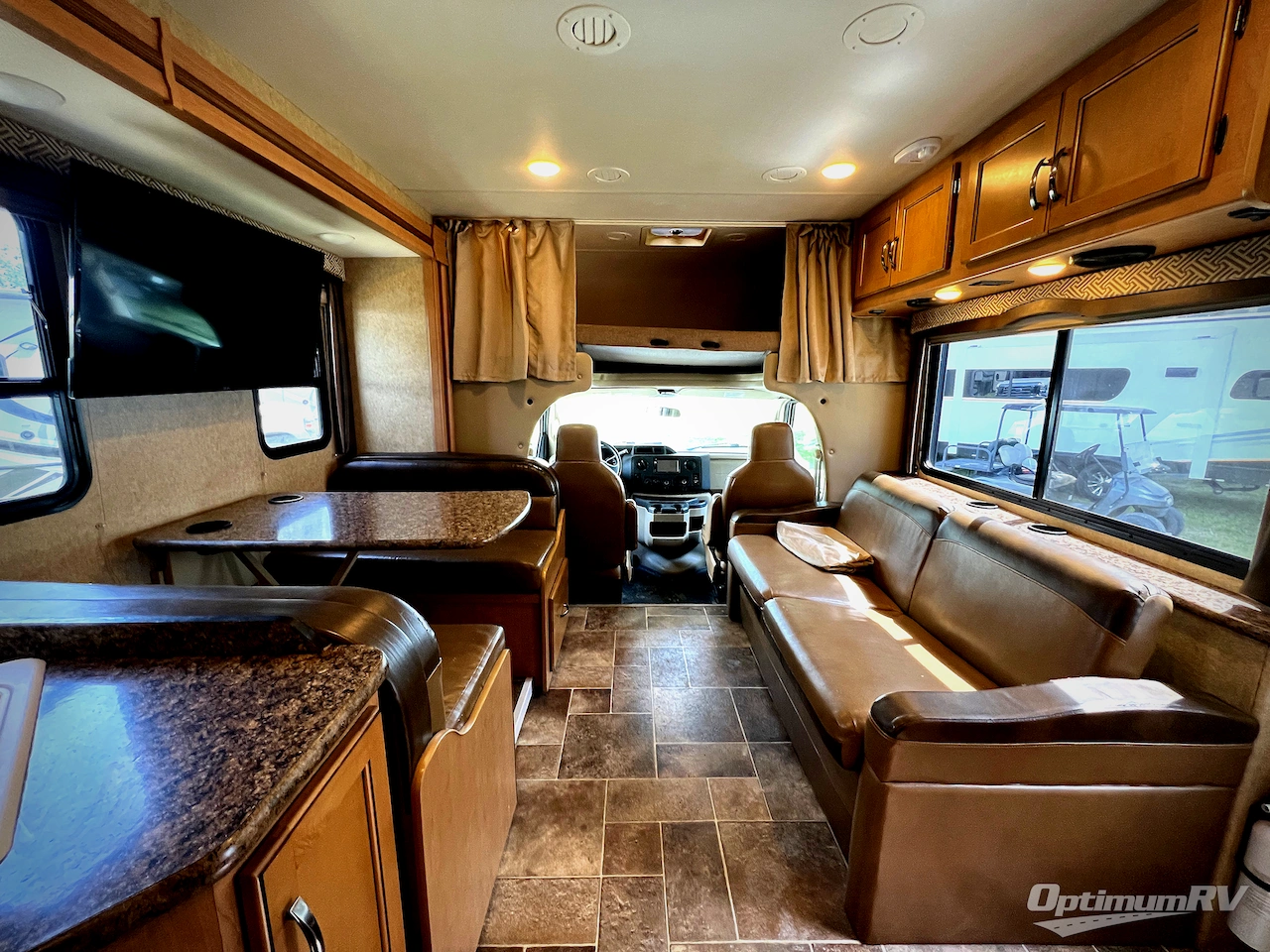 2017 Thor Chateau 28Z Photo 5